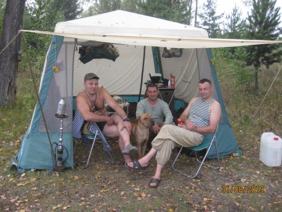 КУХНЯ..ОНА ЖЕ БАНКЕТНЫЙ ЗАЛ))