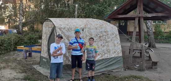 ZFHNcGjhqbM.jpg (497.05 КБ) 10022 просмотра Местная шпана в ожидании бани 31 декабря у подьезда!!