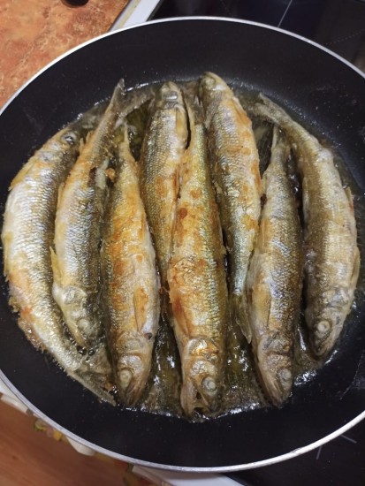 Имеет ярко выраженный запах, похожий на свежий огурец и сладковатый вкус