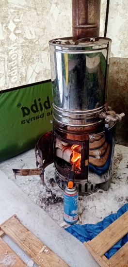 Немного видно колосник