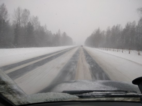 IMG_20201225_142542_1.jpg (228.02 КБ) 5310 просмотров Метет по пути из Костромы в деревню...