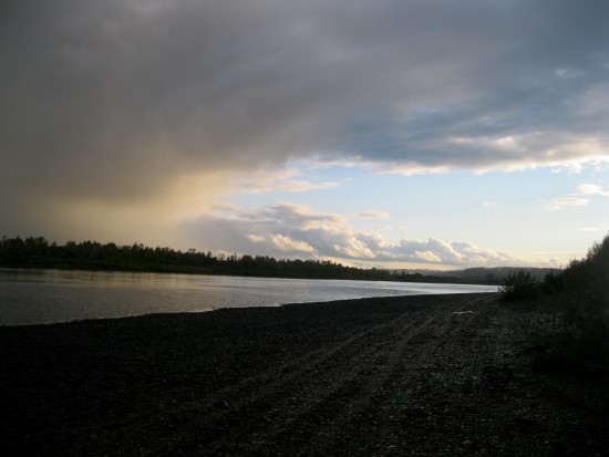 IMG_0381.JPG (192.29 КБ) 4419 просмотров Типичный береговая картина. По нормальному уровню воды камней еще больше. Поэтому - только арматура. :)