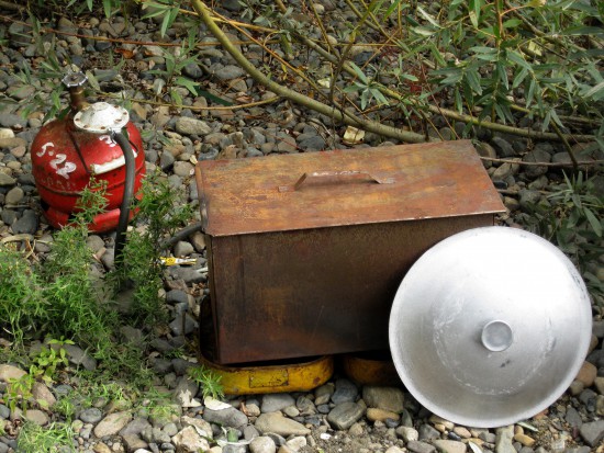 IMG_0388.JPG (481.17 КБ) 4419 просмотров Между делом коптится окунь