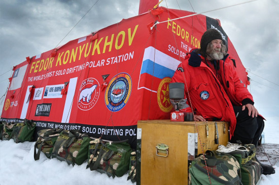 фото Оскара Конюхова_Федор Конюхов на пороге своей станции (1).jpg