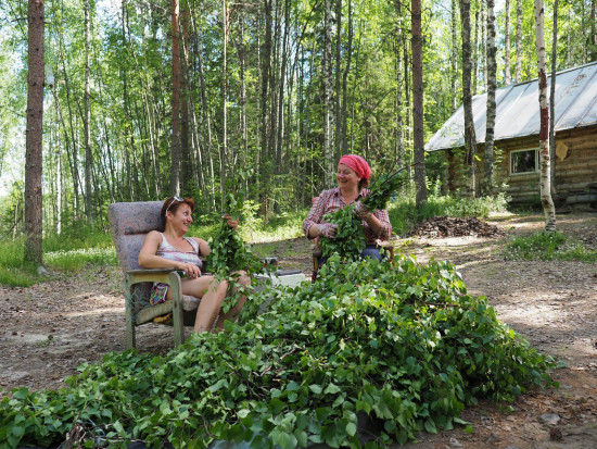 Зима близко, а веников мало, надо поднажать