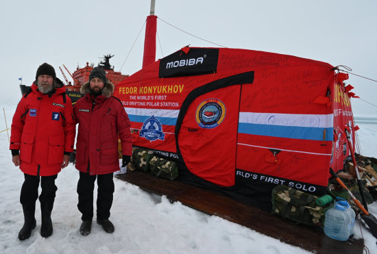 Росписи на палатке Федора Конюхова.jpg