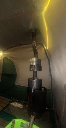 Скрин с фото Серж-Карел