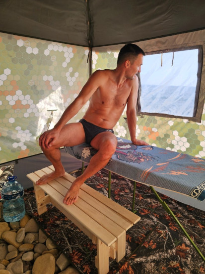 Скамейка под ноги добавляет удобств)