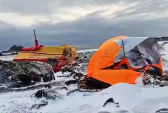 Антарктическая станция Смоленская после урагана 45 узлов_1.jpg