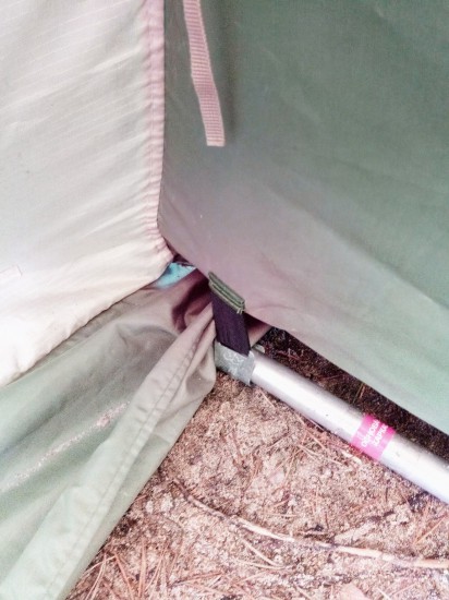 Я пока вот так, но хочу эту сборку  убрать, я вижу так- сделать прорезь и обработать той мастикой что выкладывал, как считаете?